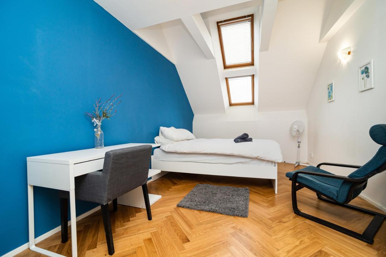 Central, Spacious, Modern 5 Bedrm Duplex W/Balcony Praha Eksteriør bilde