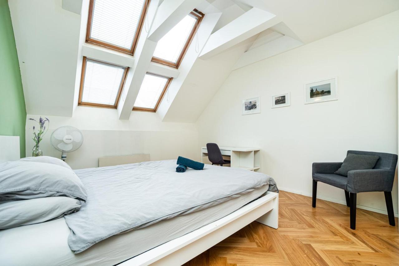 Central, Spacious, Modern 5 Bedrm Duplex W/Balcony Praha Eksteriør bilde