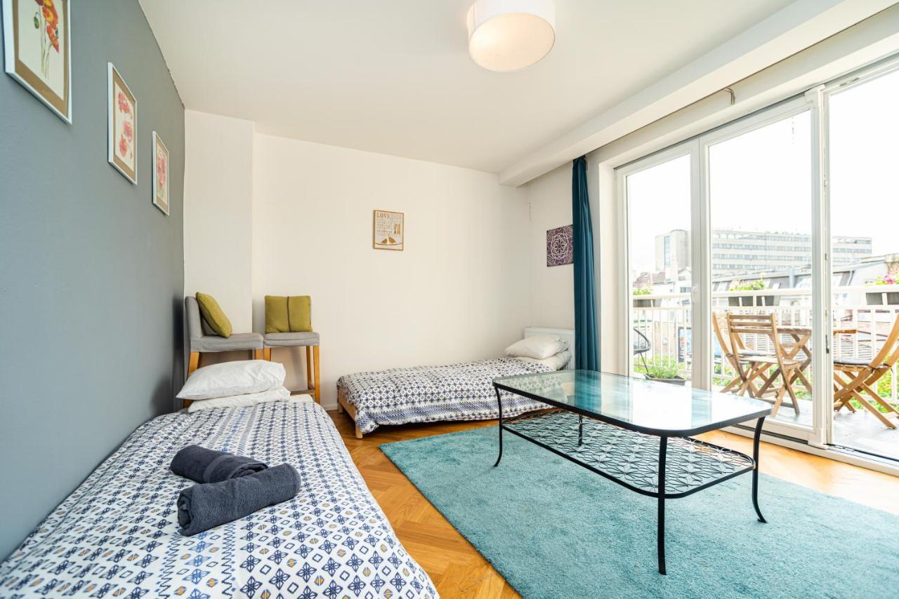Central, Spacious, Modern 5 Bedrm Duplex W/Balcony Praha Eksteriør bilde