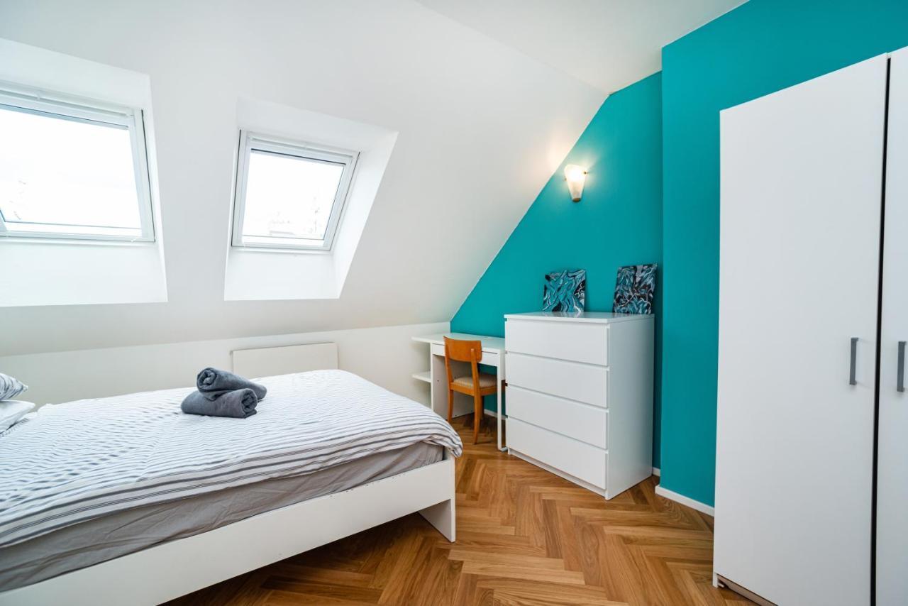 Central, Spacious, Modern 5 Bedrm Duplex W/Balcony Praha Eksteriør bilde