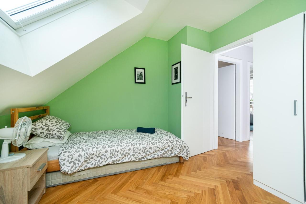 Central, Spacious, Modern 5 Bedrm Duplex W/Balcony Praha Eksteriør bilde