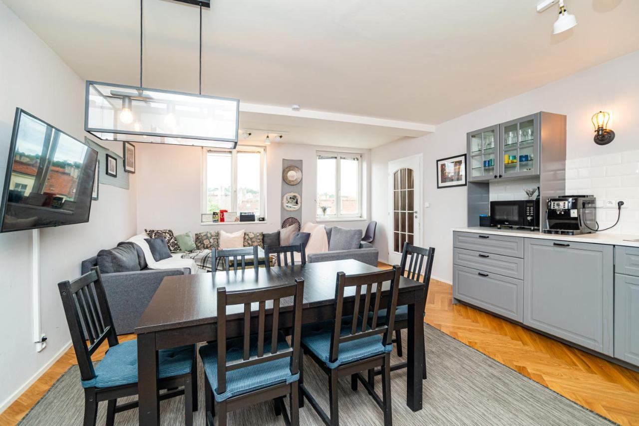 Central, Spacious, Modern 5 Bedrm Duplex W/Balcony Praha Eksteriør bilde