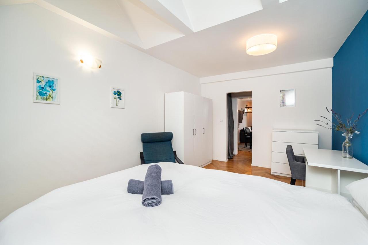 Central, Spacious, Modern 5 Bedrm Duplex W/Balcony Praha Eksteriør bilde