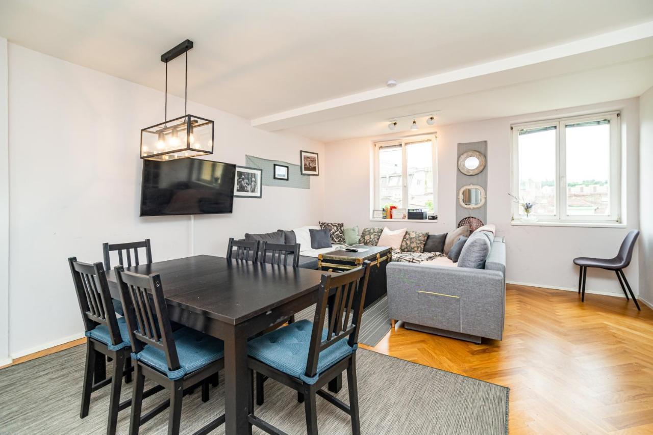 Central, Spacious, Modern 5 Bedrm Duplex W/Balcony Praha Eksteriør bilde