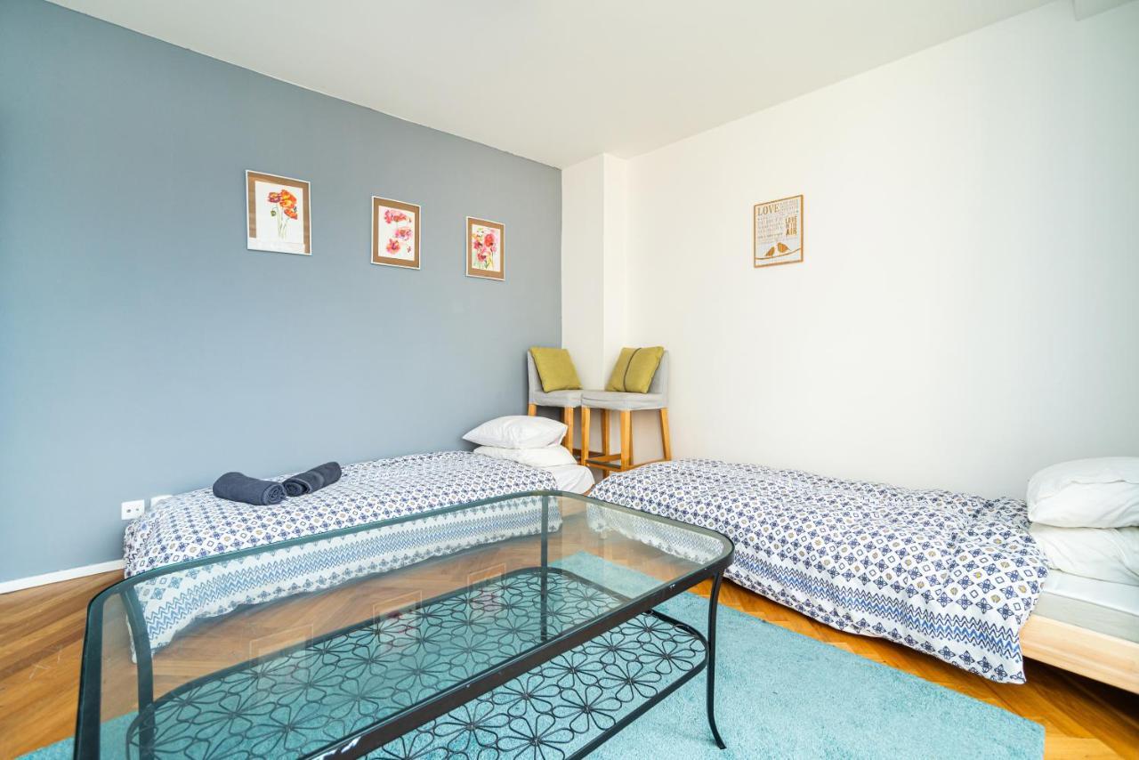 Central, Spacious, Modern 5 Bedrm Duplex W/Balcony Praha Eksteriør bilde