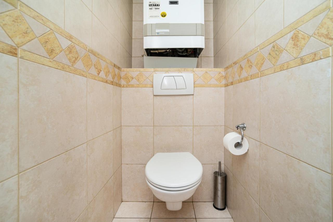 Central, Spacious, Modern 5 Bedrm Duplex W/Balcony Praha Eksteriør bilde