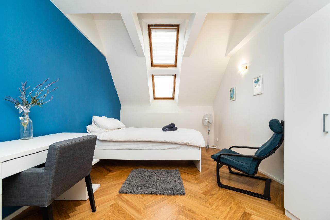 Central, Spacious, Modern 5 Bedrm Duplex W/Balcony Praha Eksteriør bilde